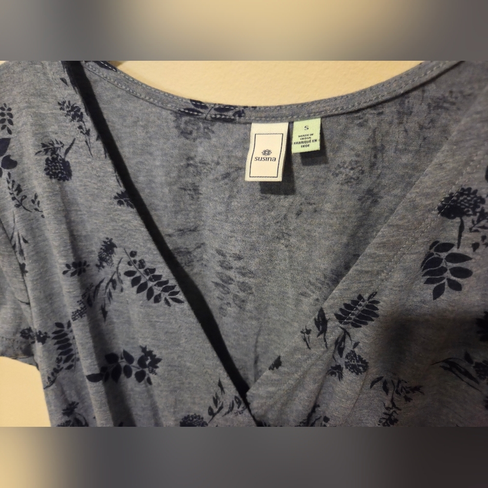 Susina Navy Floral Short Sleeve Romper Size Small - Picture 2 of 3